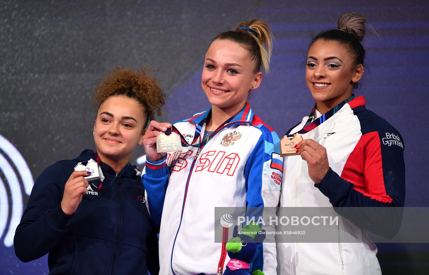 Церемония награждения призеров чемпионата Европы по спортивной гимнастике в Польше