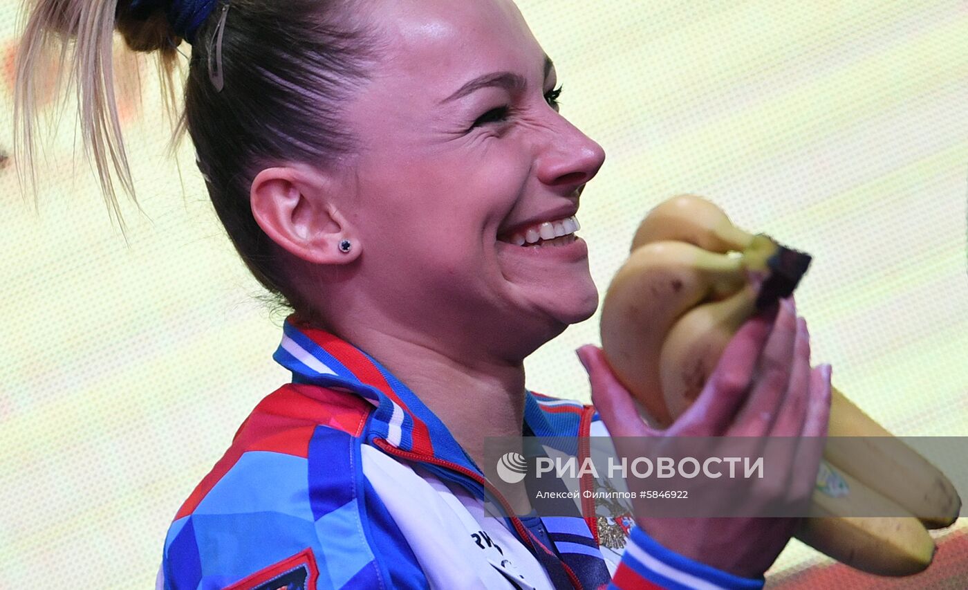 Церемония награждения призеров чемпионата Европы по спортивной гимнастике в Польше