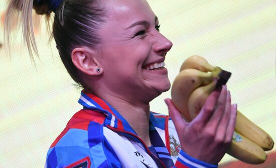 Церемония награждения призеров чемпионата Европы по спортивной гимнастике в Польше