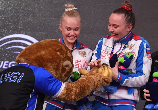 Церемония награждения призеров чемпионата Европы по спортивной гимнастике в Польше