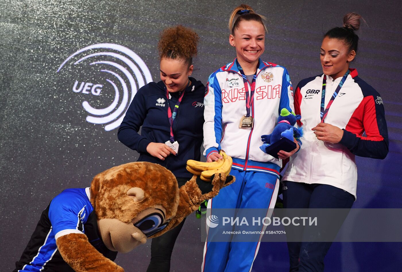 Церемония награждения призеров чемпионата Европы по спортивной гимнастике в Польше