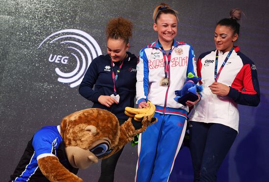 Церемония награждения призеров чемпионата Европы по спортивной гимнастике в Польше