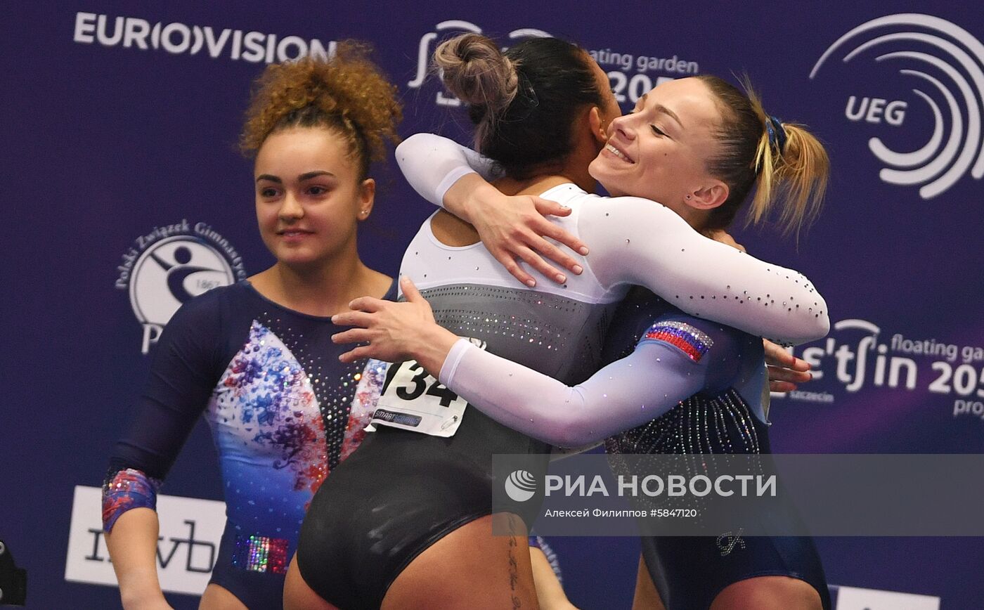 Церемония награждения призеров чемпионата Европы по спортивной гимнастике в Польше