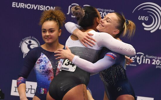 Церемония награждения призеров чемпионата Европы по спортивной гимнастике в Польше