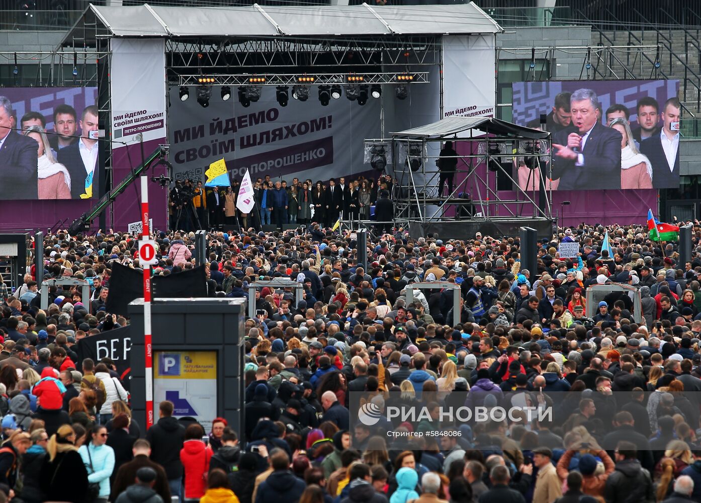 Акция в поддержку Порошенко в Киеве