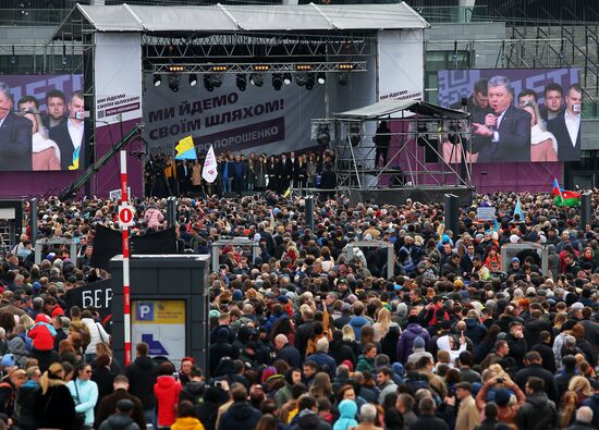 Акция в поддержку Порошенко в Киеве