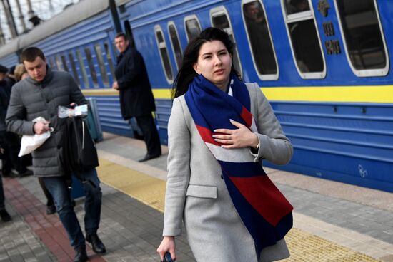 Прибытие поезда "Киев-Москва" на Киевский вокзал