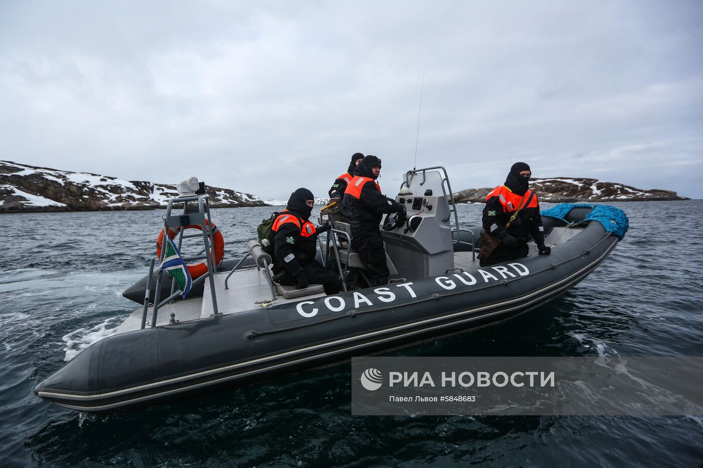 Рейд пограничного управления ФСБ России по поиску браконьеров в Баренцевом море