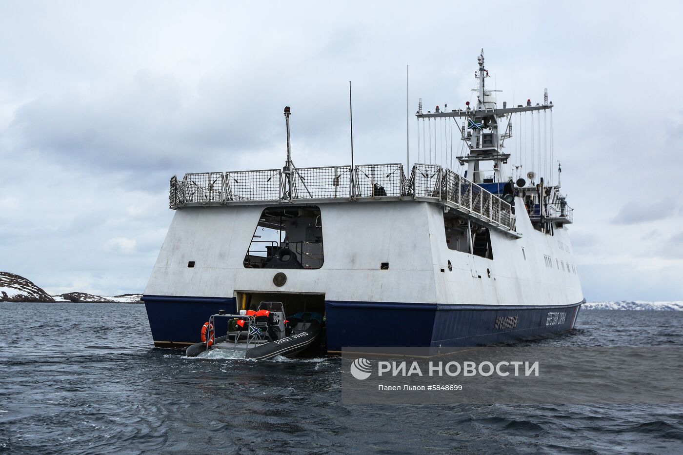Рейд пограничного управления ФСБ России по поиску браконьеров в Баренцевом море