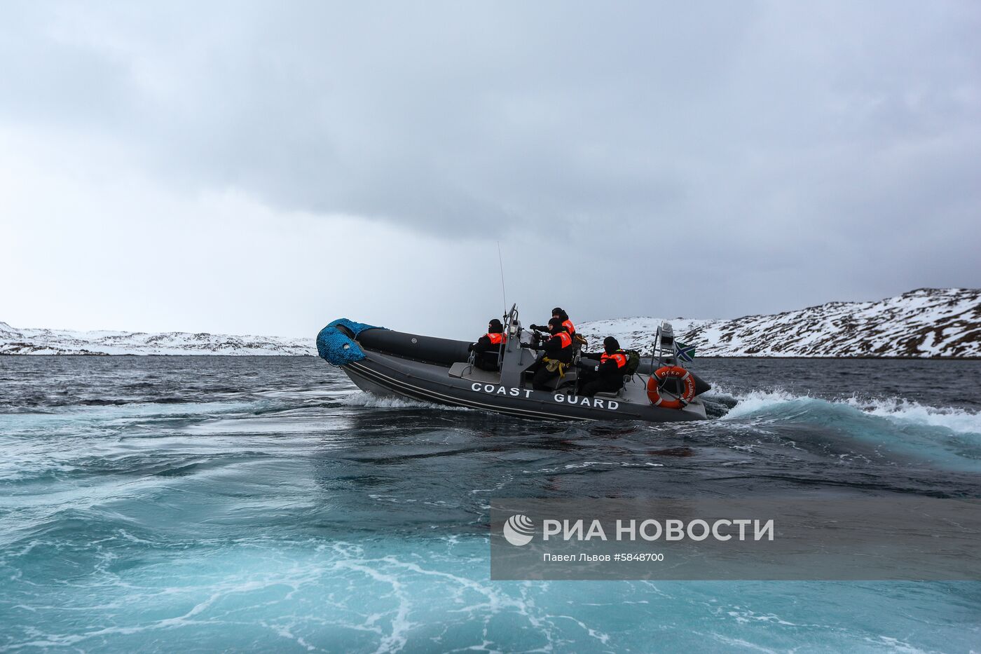 Рейд пограничного управления ФСБ России по поиску браконьеров в Баренцевом море