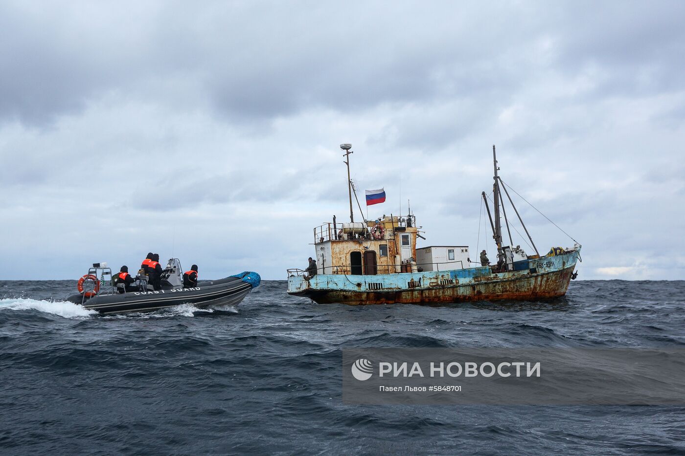 Рейд пограничного управления ФСБ России по поиску браконьеров в Баренцевом море