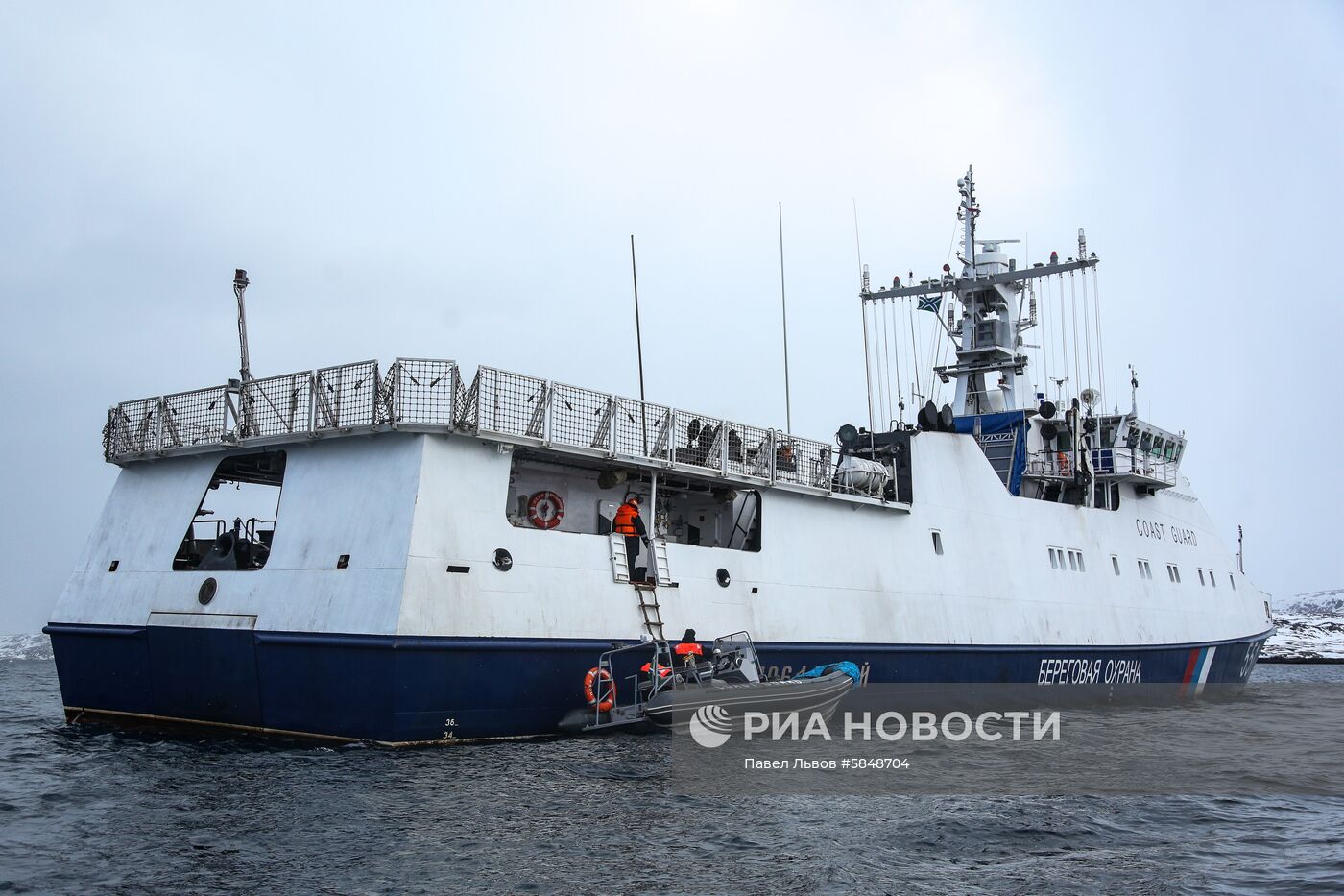 Рейд пограничного управления ФСБ России по поиску браконьеров в Баренцевом море