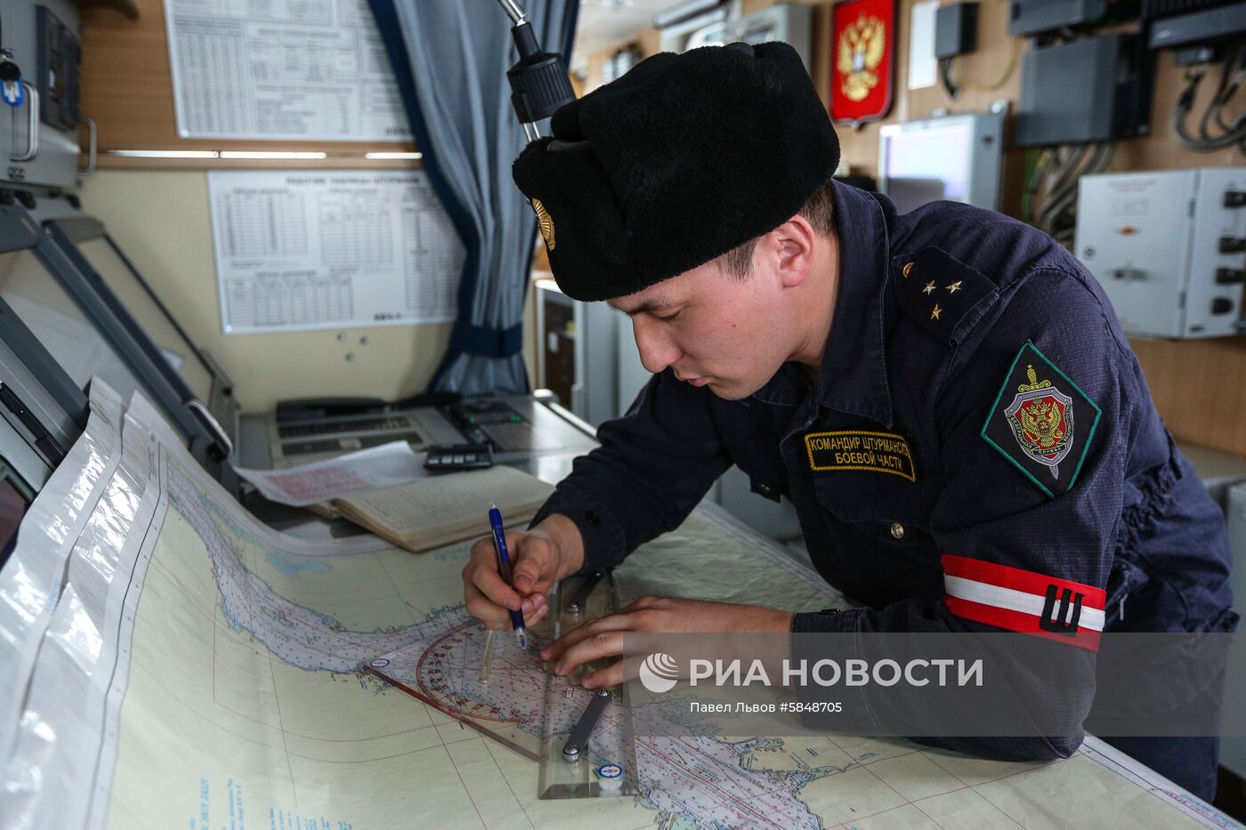 Рейд пограничного управления ФСБ России по поиску браконьеров в Баренцевом море