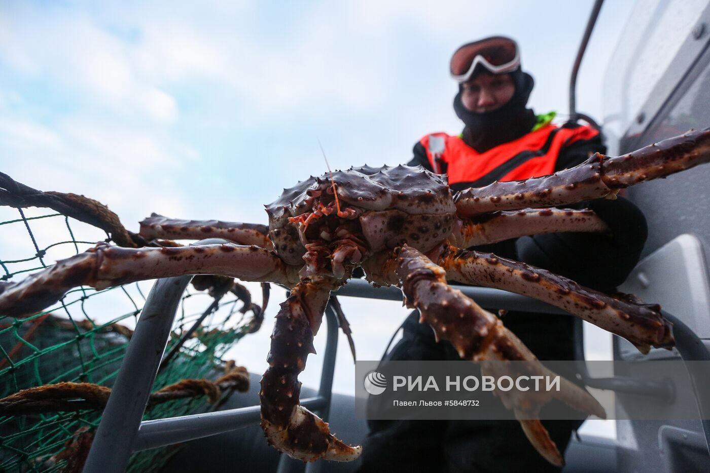 Рейд пограничного управления ФСБ России по поиску браконьеров в Баренцевом море
