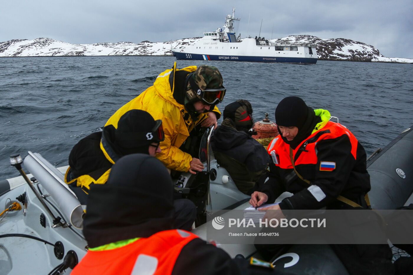 Рейд пограничного управления ФСБ России по поиску браконьеров в Баренцевом море