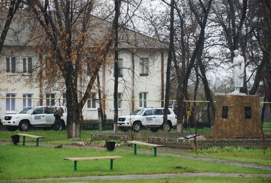 Последствия обстрела в Луганской области