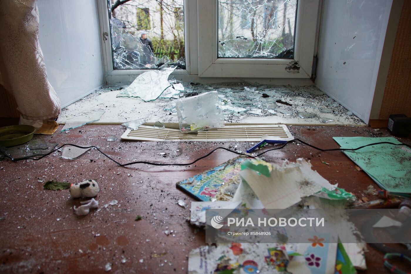 Последствия обстрела в Луганской области