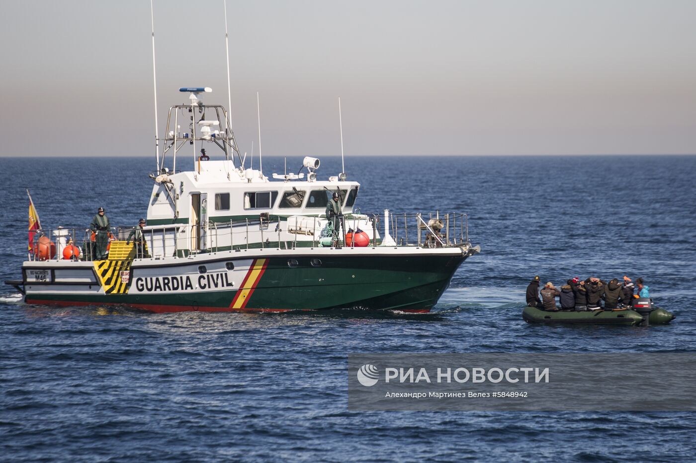 Судно с нелегальными мигрантами было задержано при попытке пересечь Альборанское море