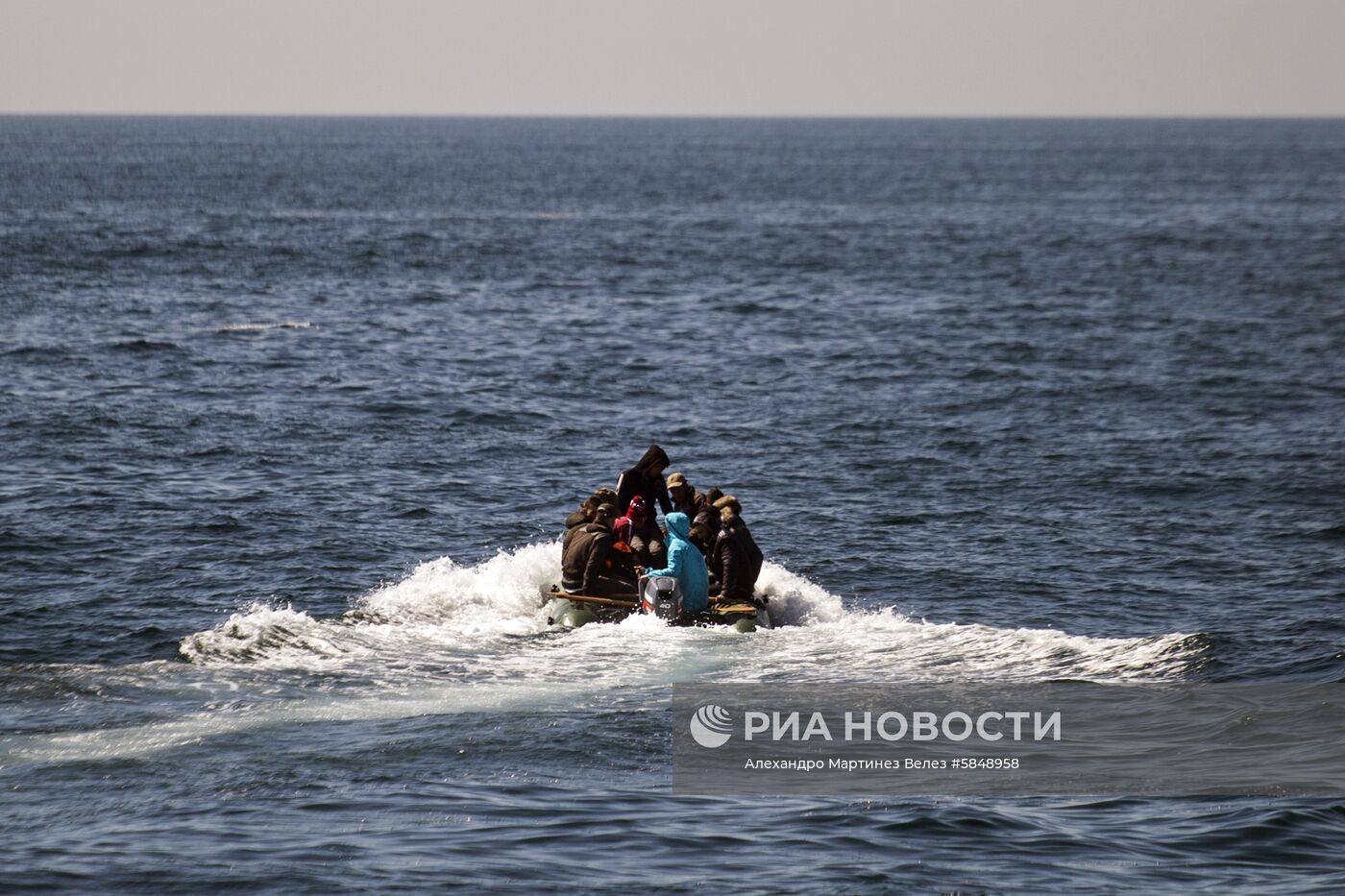 Судно с нелегальными мигрантами было задержано при попытке пересечь Альборанское море