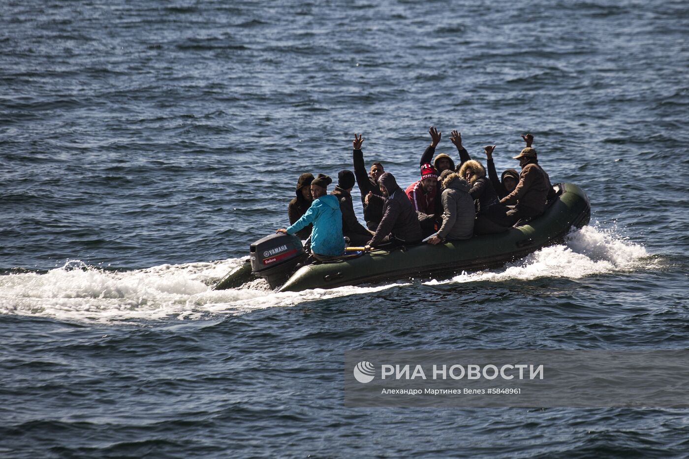 Судно с нелегальными мигрантами было задержано при попытке пересечь Альборанское море