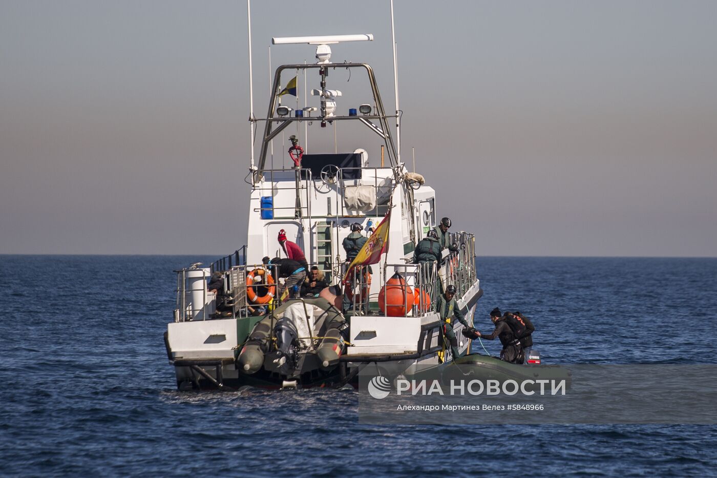 Судно с нелегальными мигрантами было задержано при попытке пересечь Альборанское море