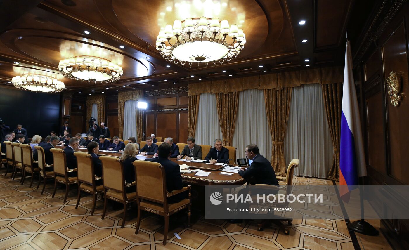 Премьер-министр РФ Д. Медведев провел встречу с руководством фракции партии "Единая Россия" в Госдуме РФ
