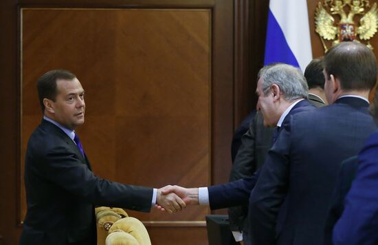 Премьер-министр РФ Д. Медведев провел встречу с руководством фракции партии "Единая Россия" в Госдуме РФ