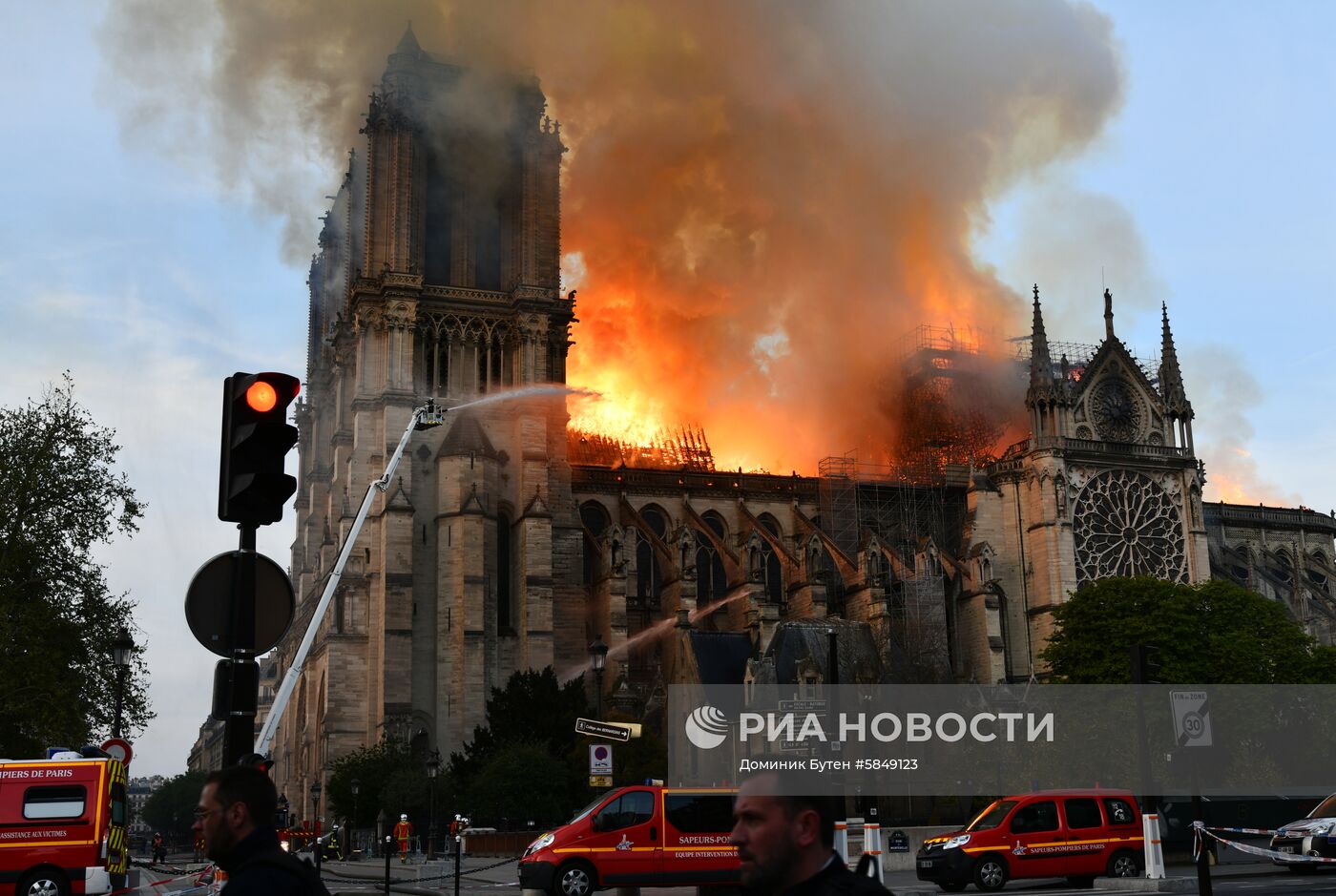 Пожар в соборе Парижской Богоматери