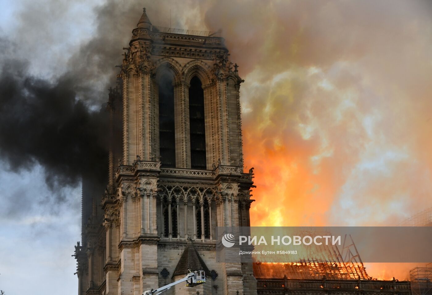 Пожар в соборе Парижской Богоматери