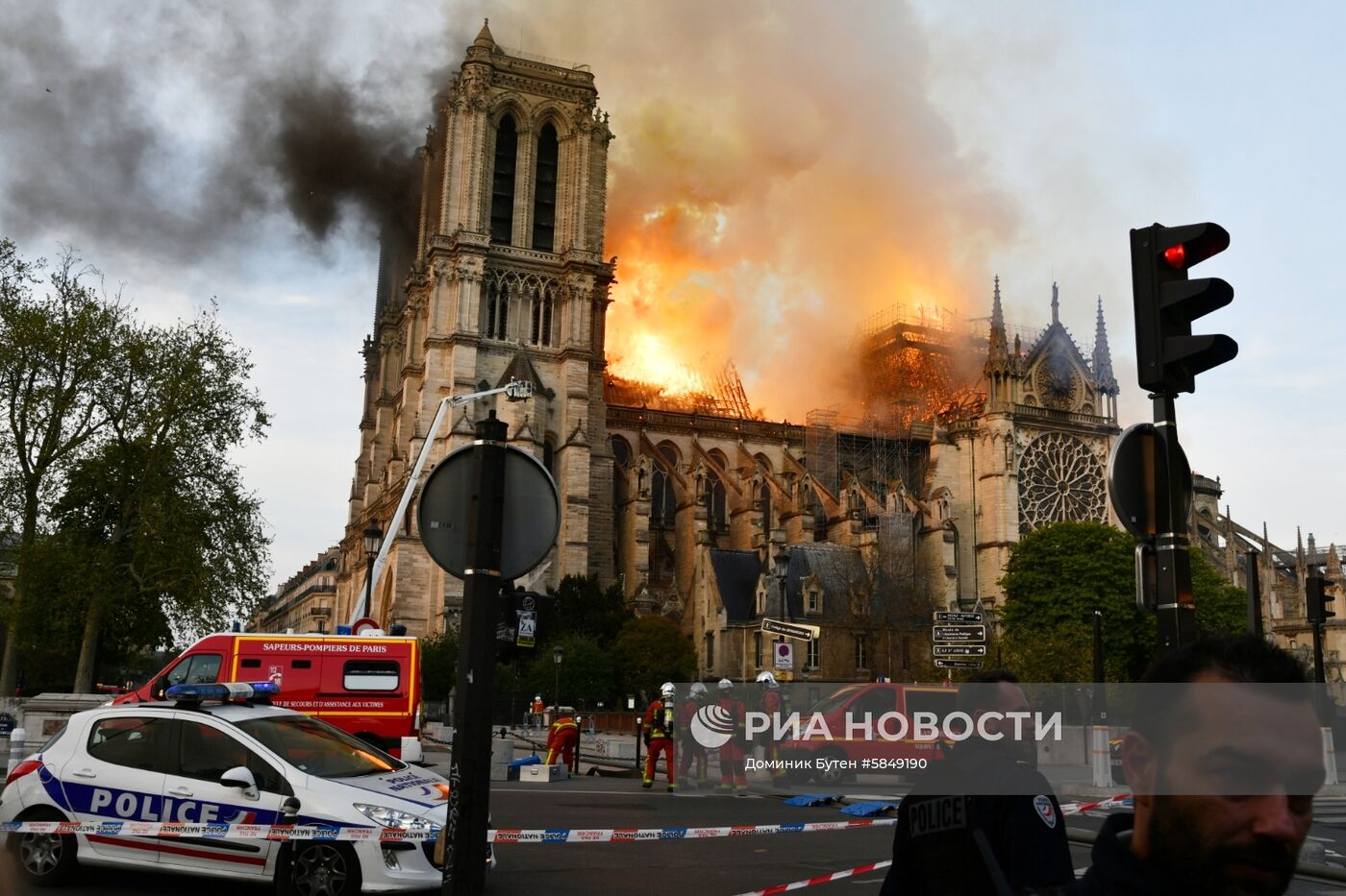 Пожар в соборе Парижской Богоматери