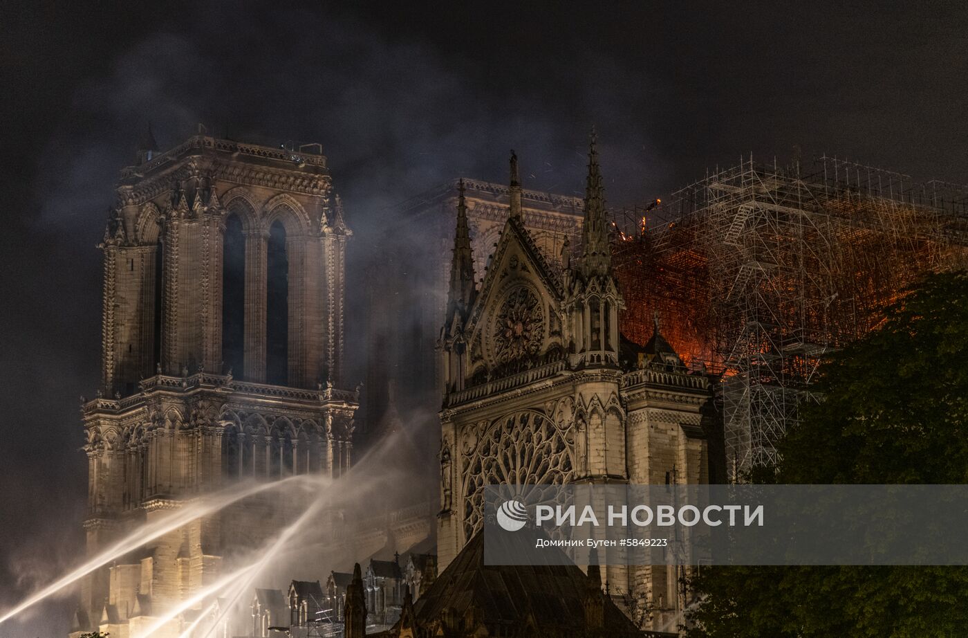 Пожар в соборе Парижской Богоматери