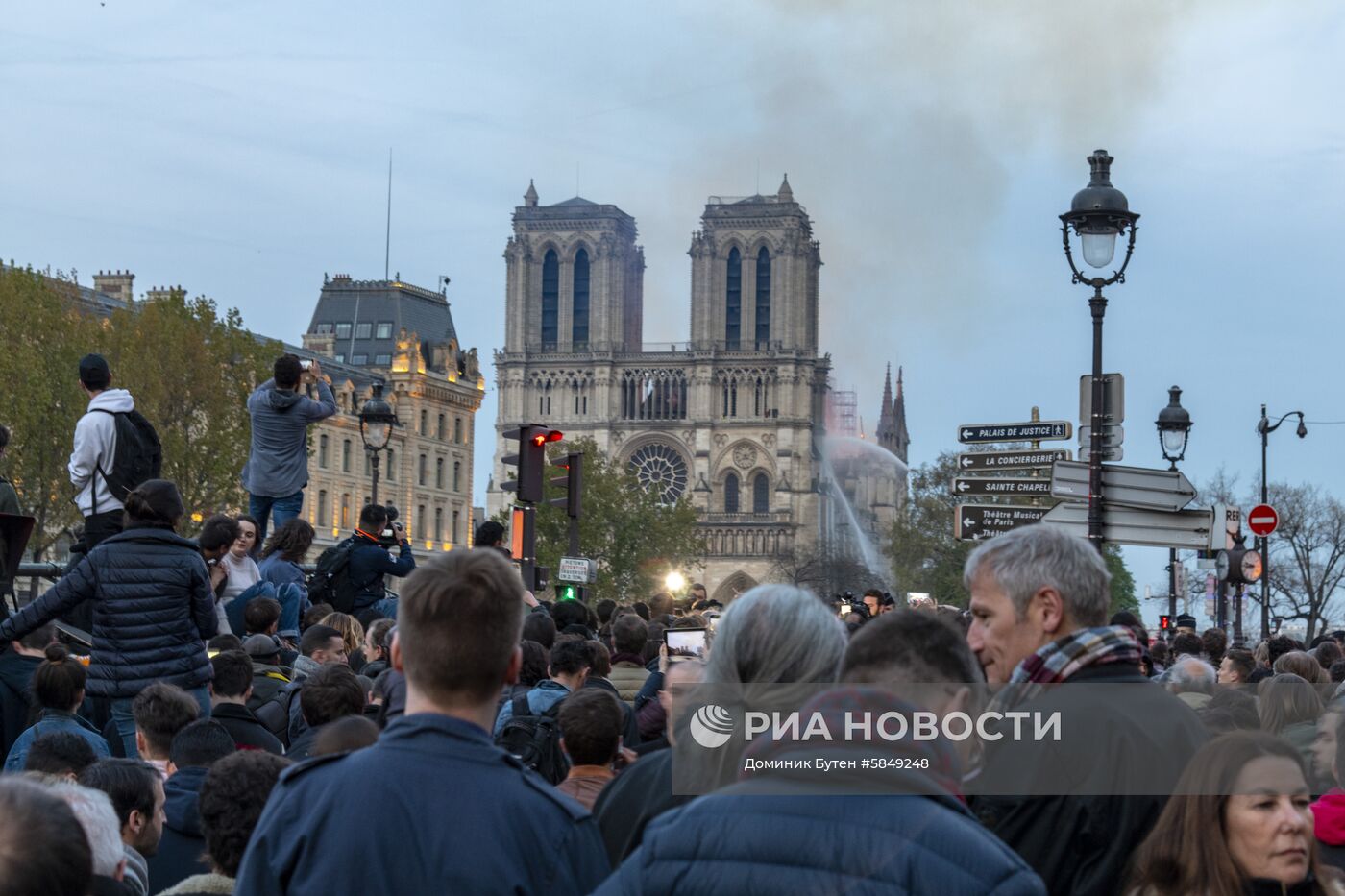 Пожар в соборе Парижской Богоматери