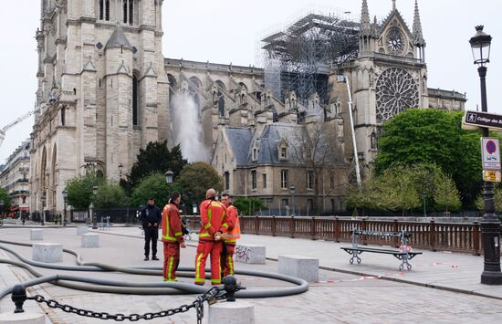 Последствия пожара в соборе Парижской Богоматери
