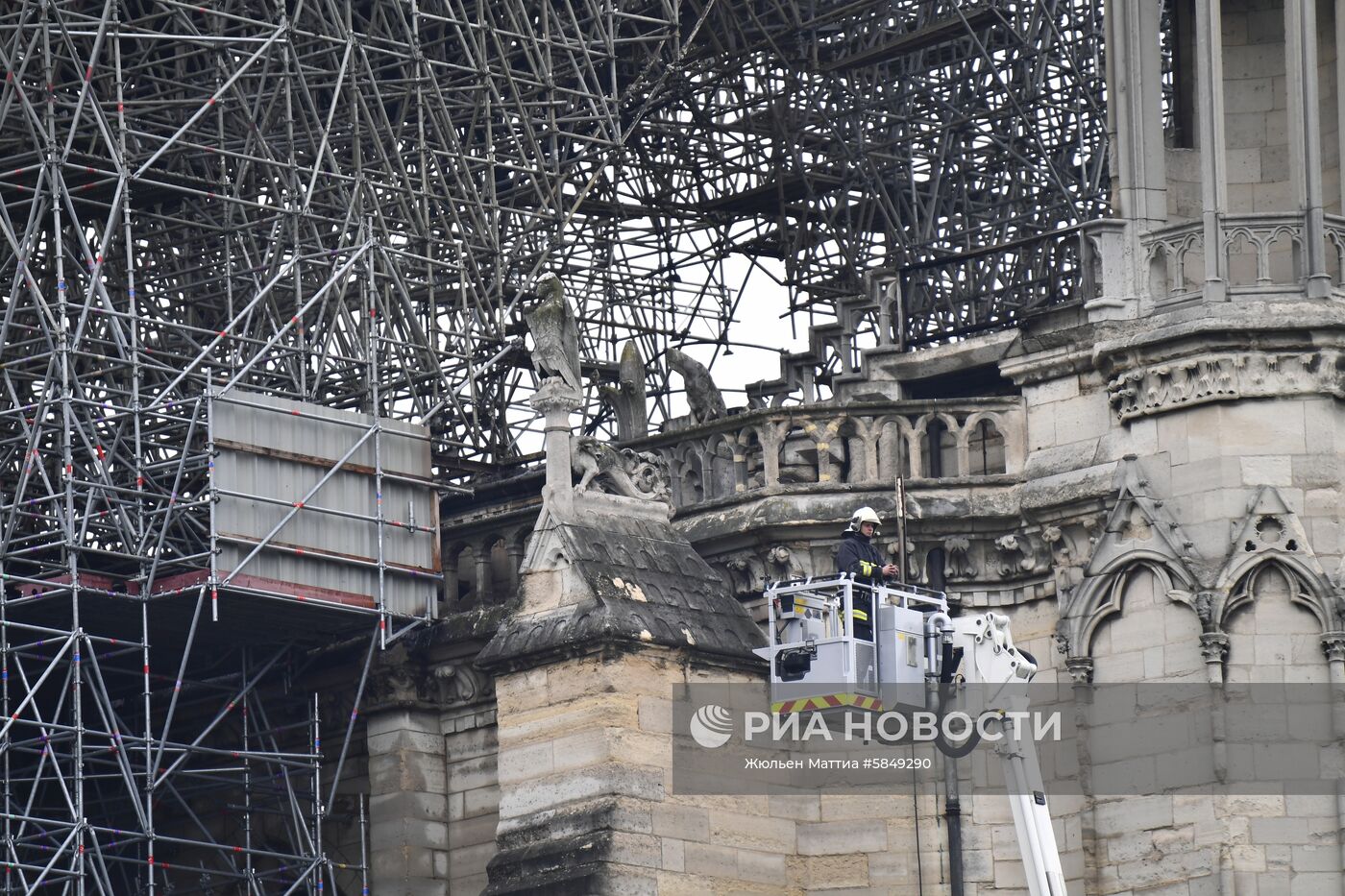 Последствия пожара в соборе Парижской Богоматери