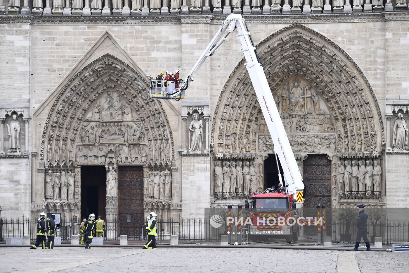 Последствия пожара в соборе Парижской Богоматери