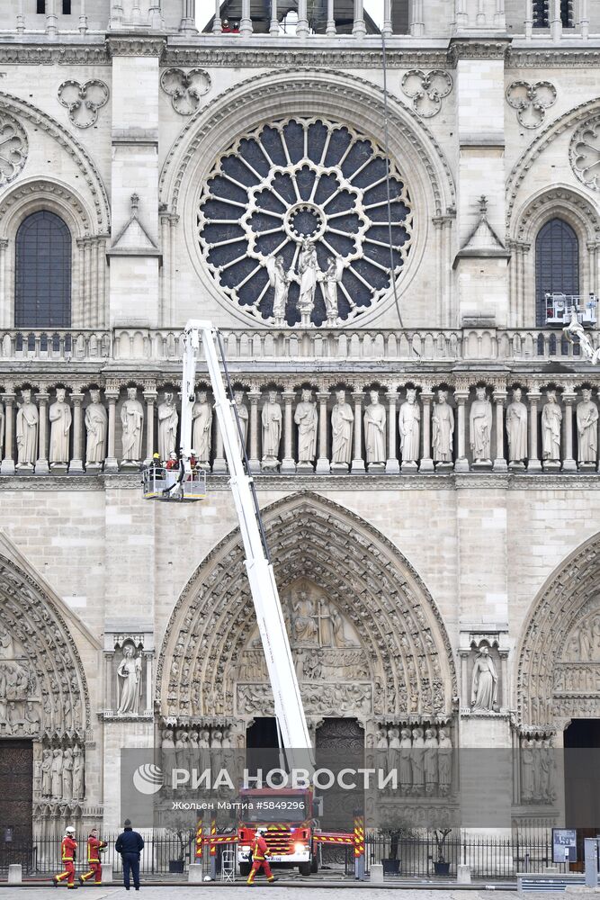 Последствия пожара в соборе Парижской Богоматери
