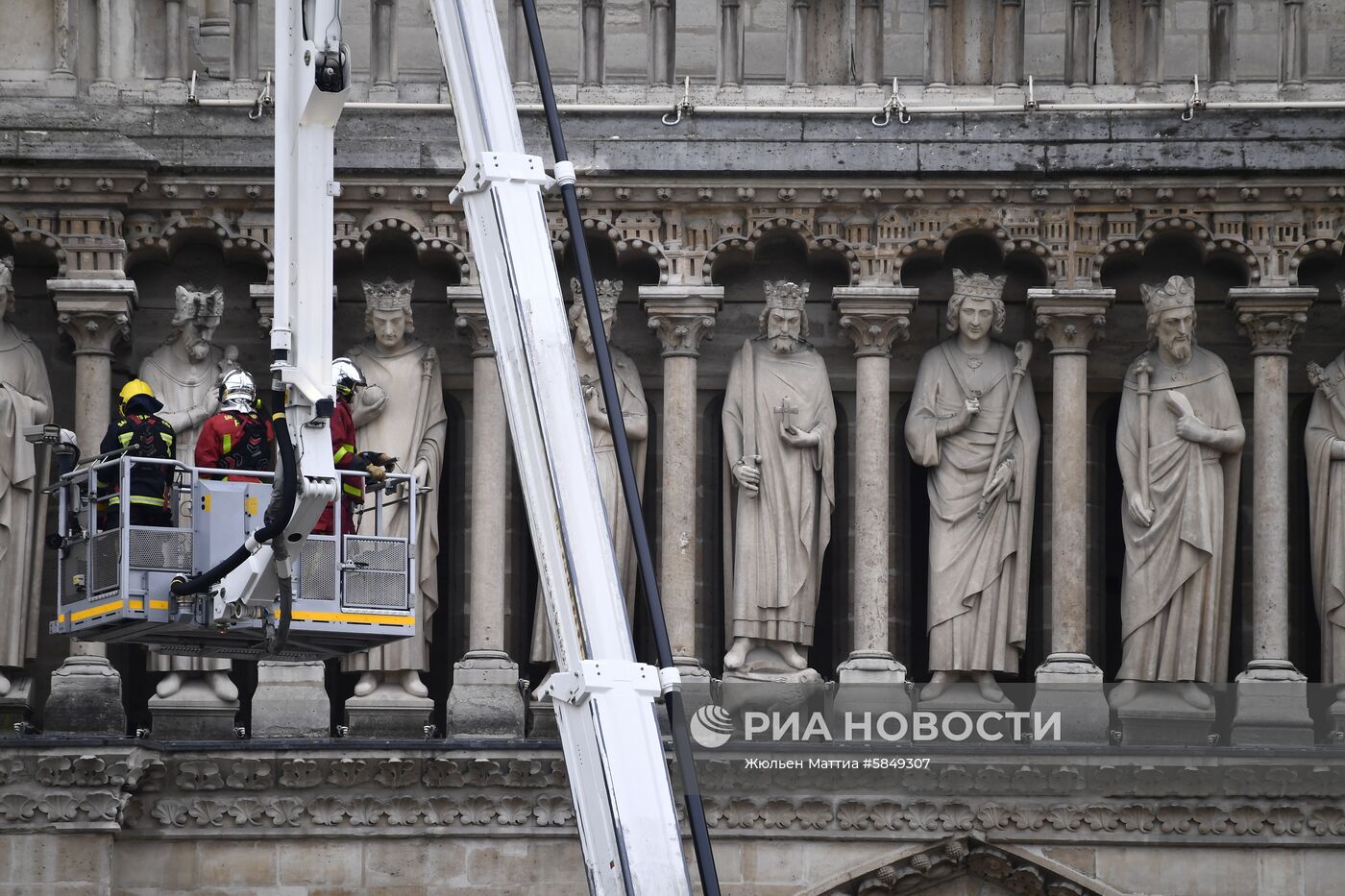 Последствия пожара в соборе Парижской Богоматери