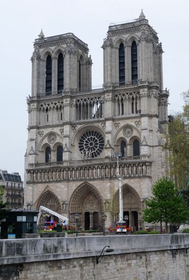 Последствия пожара в соборе Парижской Богоматери