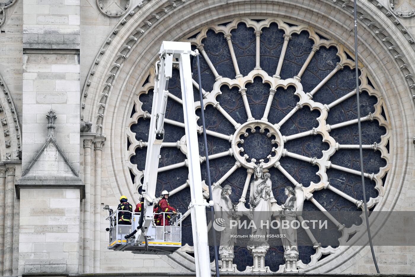 Последствия пожара в соборе Парижской Богоматери