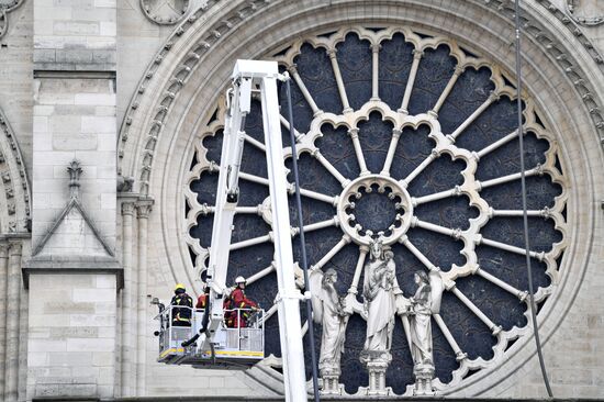 Последствия пожара в соборе Парижской Богоматери