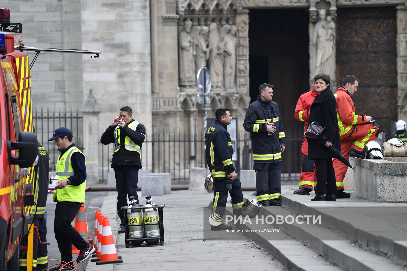 Последствия пожара в соборе Парижской Богоматери