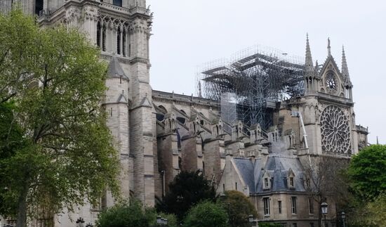 Последствия пожара в соборе Парижской Богоматери