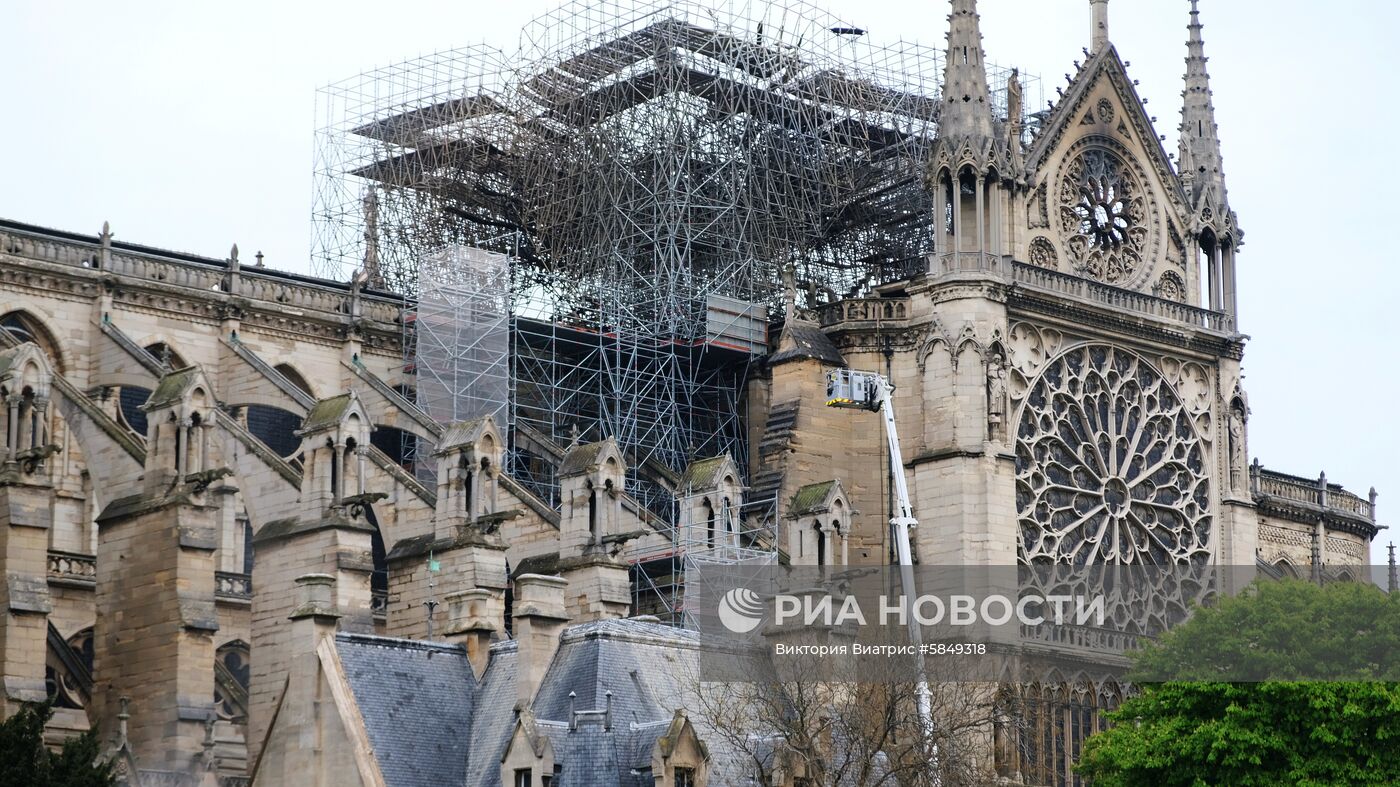 Последствия пожара в соборе Парижской Богоматери