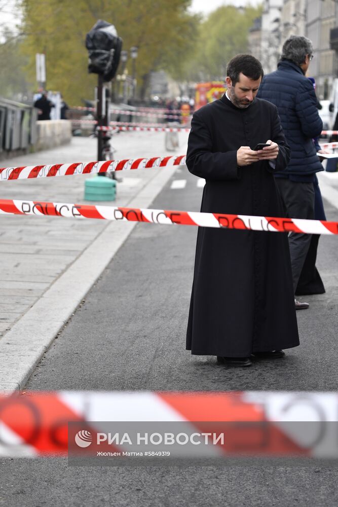 Последствия пожара в соборе Парижской Богоматери