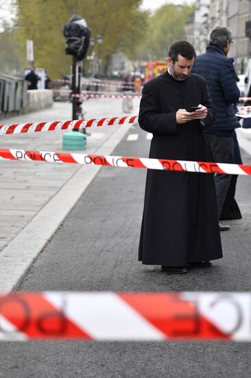 Последствия пожара в соборе Парижской Богоматери
