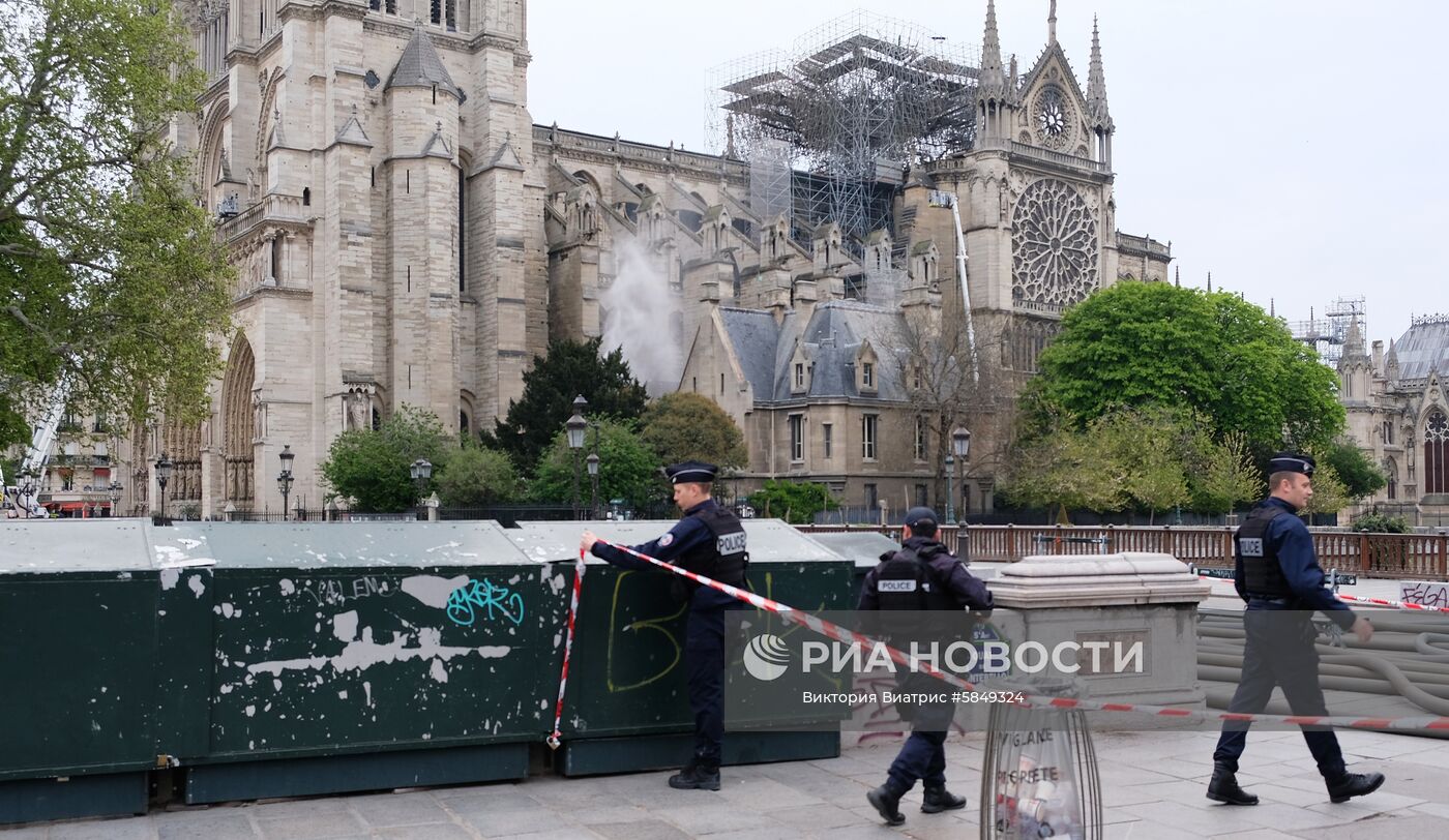 Последствия пожара в соборе Парижской Богоматери