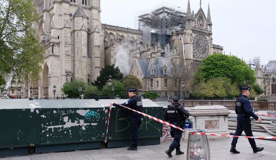 Последствия пожара в соборе Парижской Богоматери