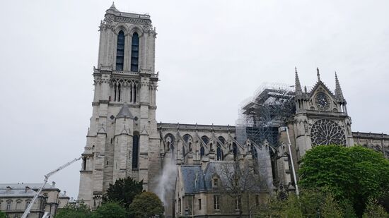 Последствия пожара в соборе Парижской Богоматери