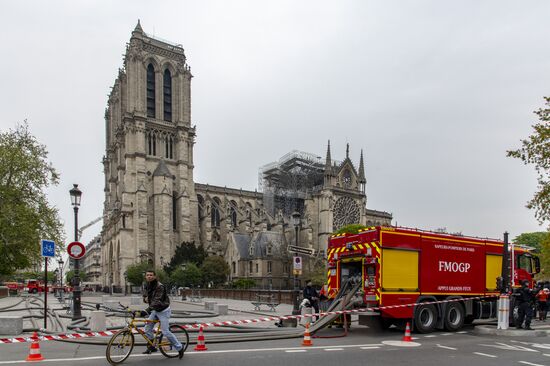 Последствия пожара в соборе Парижской Богоматери