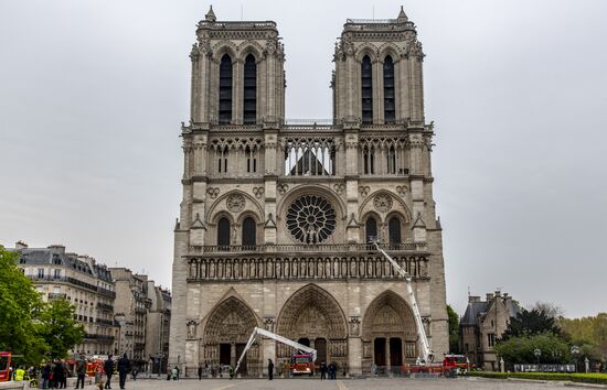 Последствия пожара в соборе Парижской Богоматери